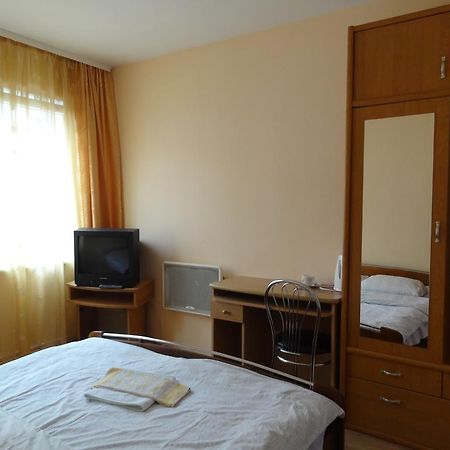 Hotel Rebir Daugavpils Exterior foto